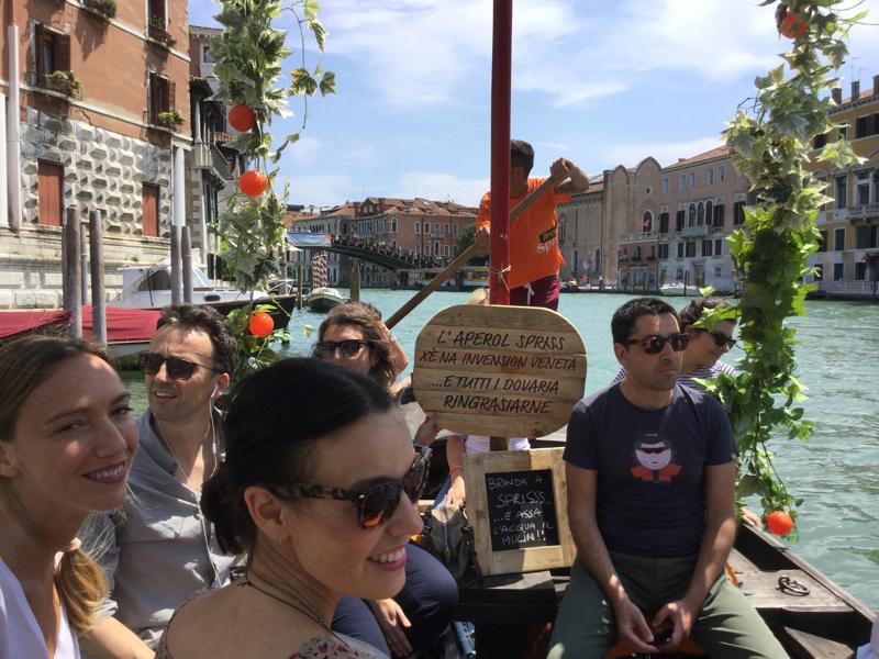 Aperol Spritz festa al Guggenheim: nuovo design per il Signature Glass