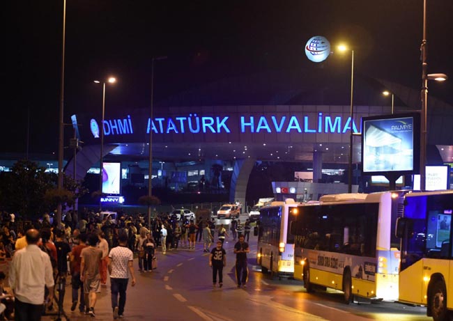 Istanbul, strage in aeroporto. “Commando Isis”. Foto e video