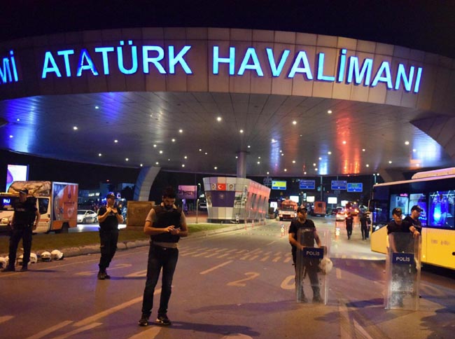 Istanbul, strage in aeroporto. “Commando Isis”. Foto e video