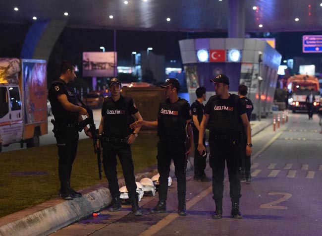 Istanbul, strage in aeroporto. “Commando Isis”. Foto e video