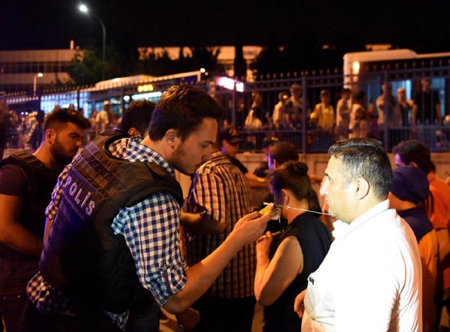 Istanbul, strage in aeroporto. “Commando Isis”. Foto e video