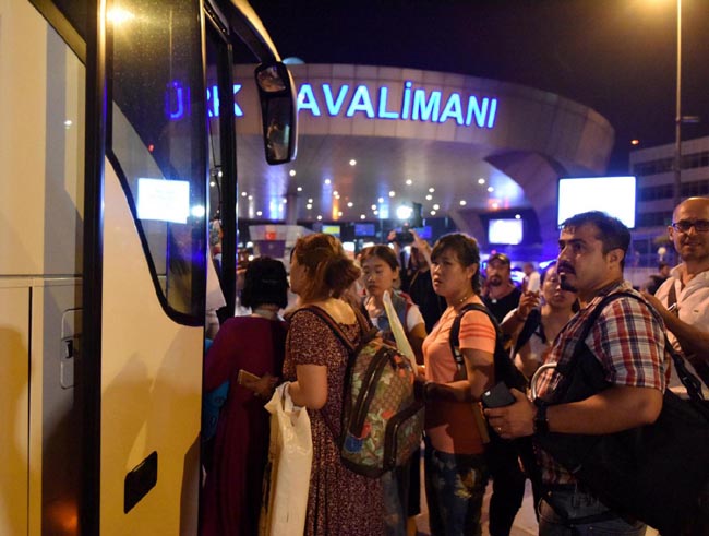 Istanbul, strage in aeroporto. “Commando Isis”. Foto e video