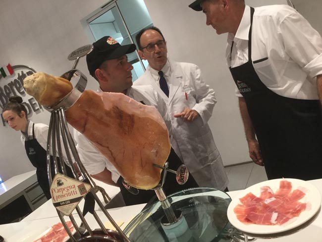 Dietro le quinte di Beretta: ecco come nasce il prosciutto di qualità