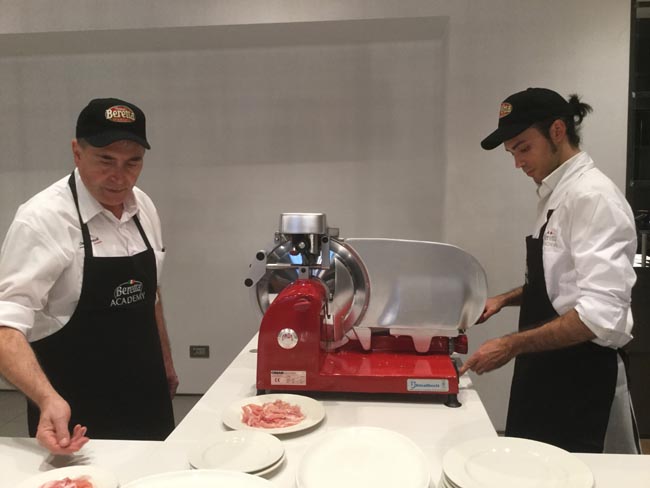 Dietro le quinte di Beretta: ecco come nasce il prosciutto di qualità