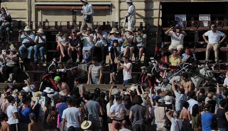Palio Siena: vince la Lupa (all’ultima curva) dopo 27 anni Palio Siena: vince la Lupa (all’ultima curva) dopo 27 anni
