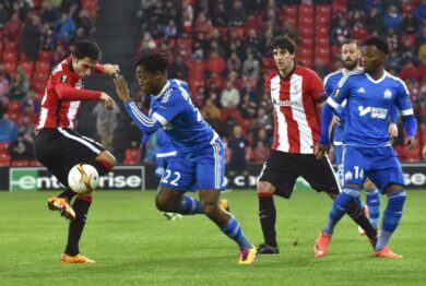 Antonio Conte si consola con Batshuayi: ufficiale al Chelsea