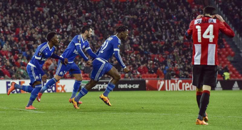 Antonio Conte si consola con Batshuayi: ufficiale al Chelsea