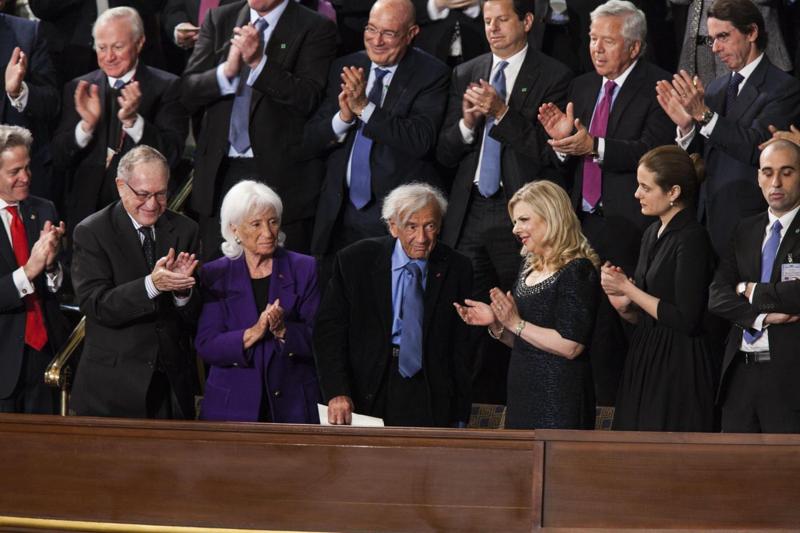 Shoah: addio al premio Nobel Elie Wiesel, aveva 87 anni Shoah: addio al premio Nobel Elie Wiesel, aveva 87 anni