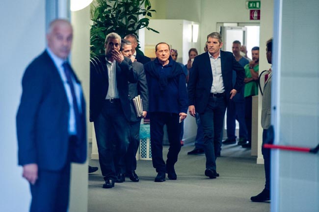 Berlusconi lascia l’ospedale: “Spero di essere ancora utile”