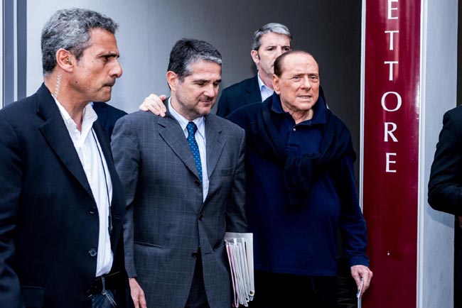 Berlusconi lascia l’ospedale: “Spero di essere ancora utile”