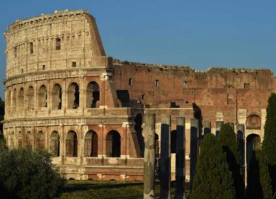 Da tutto il mondo fotografi in fila per il Colosseo restaurato
