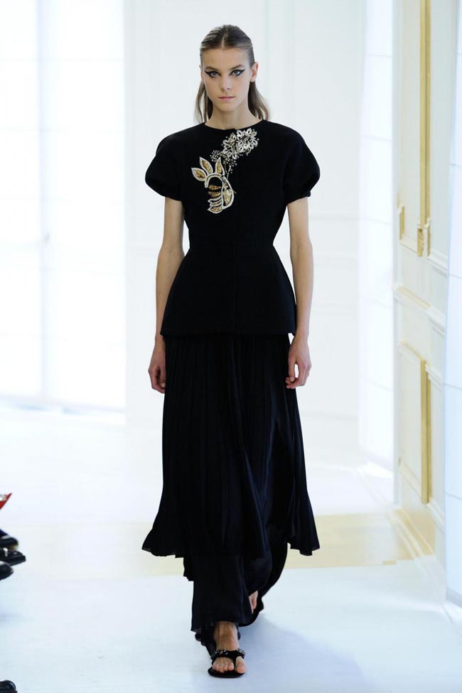 Christian Dior, sfilata Haute Couture: Bella Hadid, che visione. FOTO