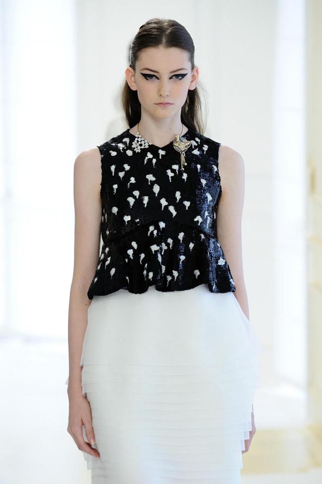 Christian Dior, sfilata Haute Couture: Bella Hadid, che visione. FOTO