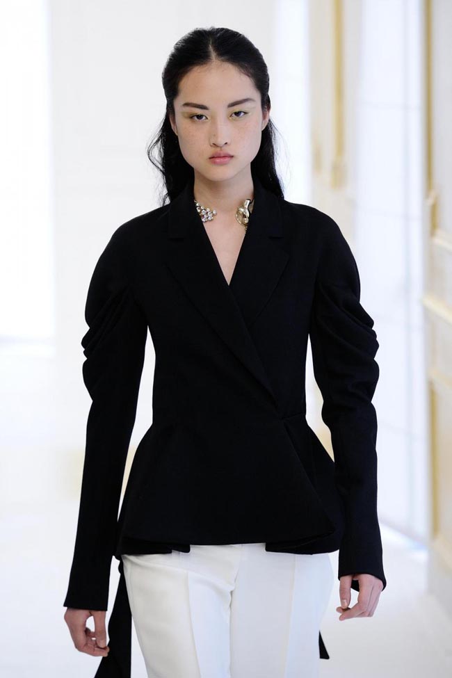 Christian Dior, sfilata Haute Couture: Bella Hadid, che visione. FOTO