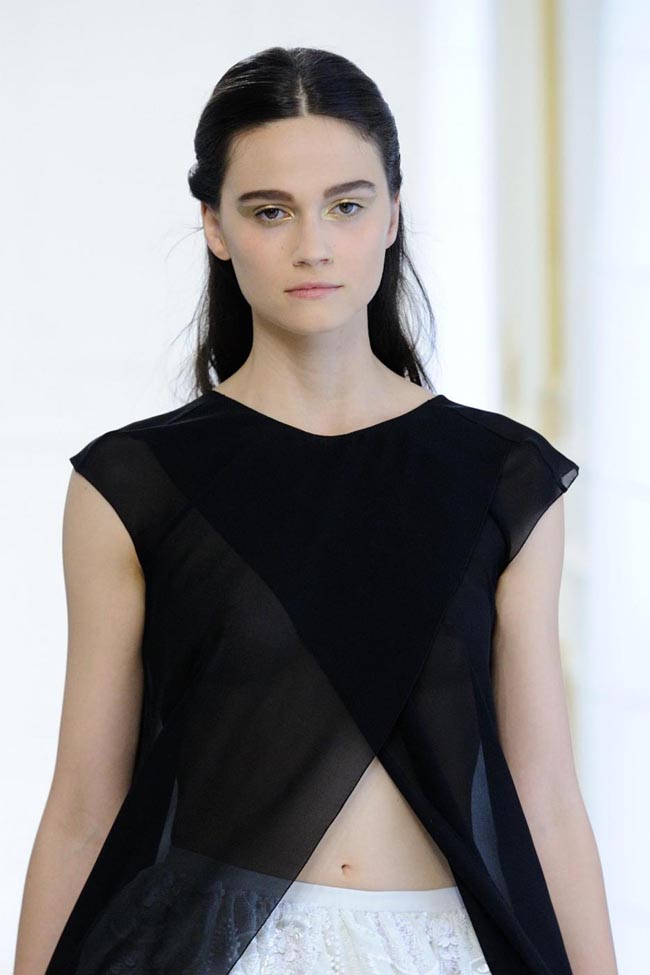 Christian Dior, sfilata Haute Couture: Bella Hadid, che visione. FOTO