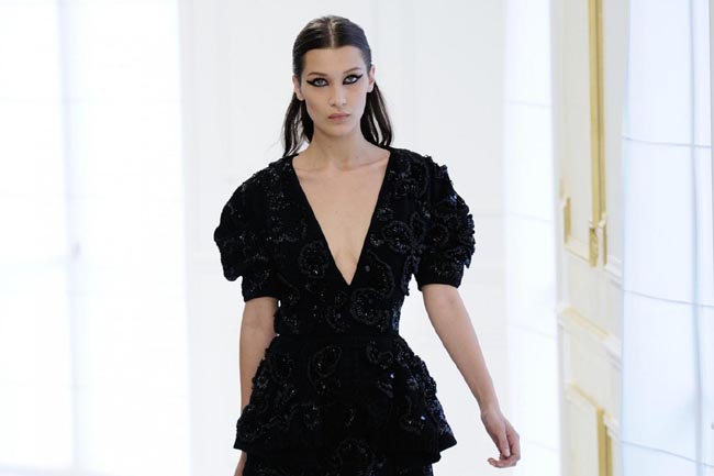 Christian Dior, sfilata Haute Couture: Bella Hadid, che visione. FOTO