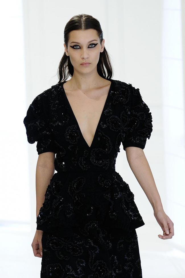 Christian Dior, sfilata Haute Couture: Bella Hadid, che visione. FOTO