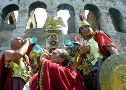 Onorato chiama Raggi: “Rinnovi ordinanze su risciò e centurioni” Onorato chiama Raggi: “Rinnovi ordinanze su risciò e centurioni”