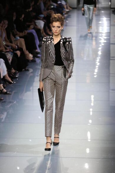 Armani, sfila a Parigi la collezione haute couture di Armani Privè