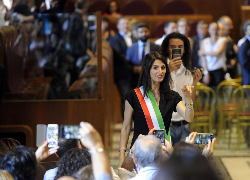 Virginia Raggi e M5S padroni di Roma. La Giunta arriva da Beppe Grillo