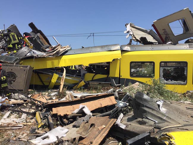 Scontro frontale treni Bari-Nord Ruvo-Corato 25 morti e molti feriti
