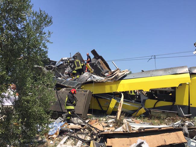 Scontro frontale treni Bari-Nord Ruvo-Corato 25 morti e molti feriti