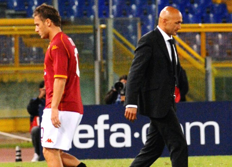 Roma. Spalletti ora difende Totti dai giornalisti: “Smette? Lo volete voi”