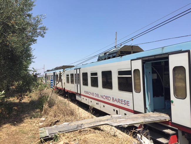 Scontro fra treni, il M5s a Delrio: “La tragedia è colpa tua”. Giallo dinamica