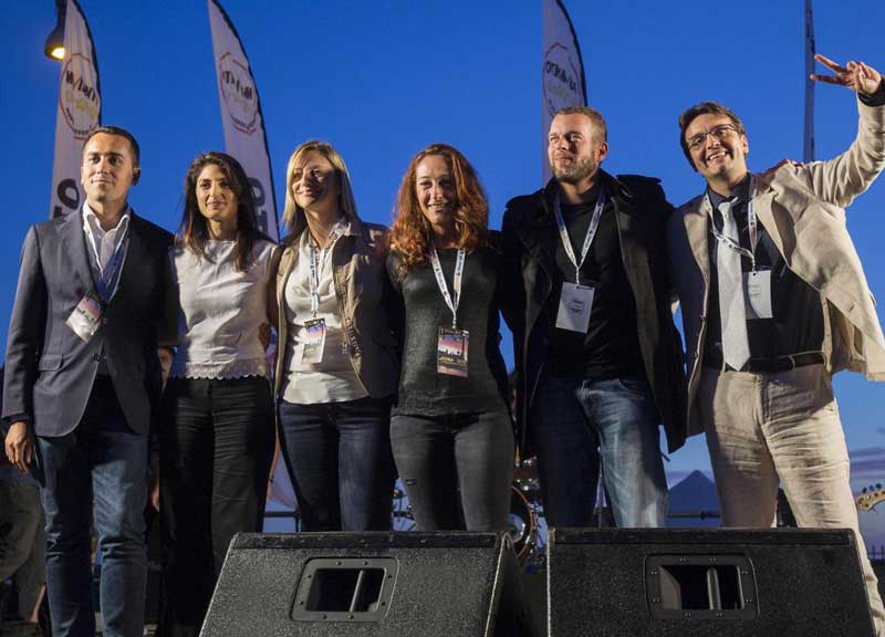 Lombardi-Raggi, due “prime donne” sono di troppo. La deputata molla Lombardi-Raggi, due “prime donne” sono di troppo. La deputata molla