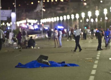 Attentato a Nizza: Hollande e Valls arrivano sul luogo della strage