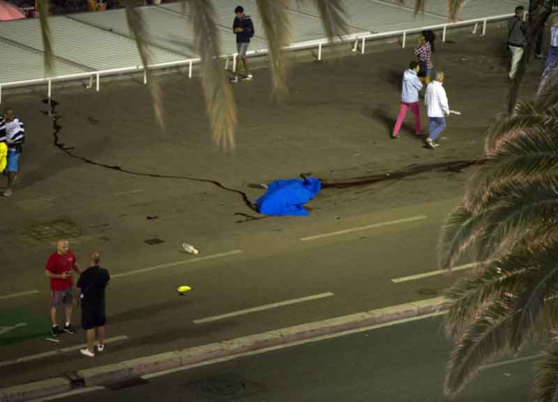 Strage Nizza, Mastrandrea: “Non è utile vedere le foto di cadaveri sui social”