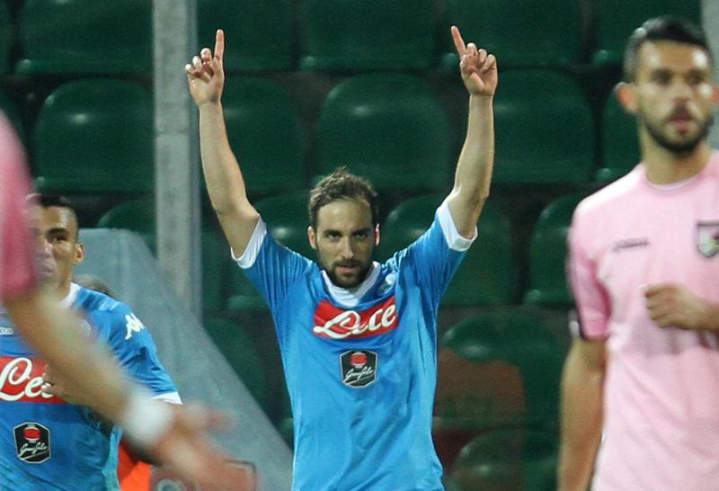 Napoli, Higuain potrebbe non presentarsi in ritiro. Juventus sempre più vicina