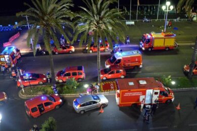 Strage Nizza: 3 nuovi fermi nel quadro inchiesta. L’Isis rivendica l’attentato