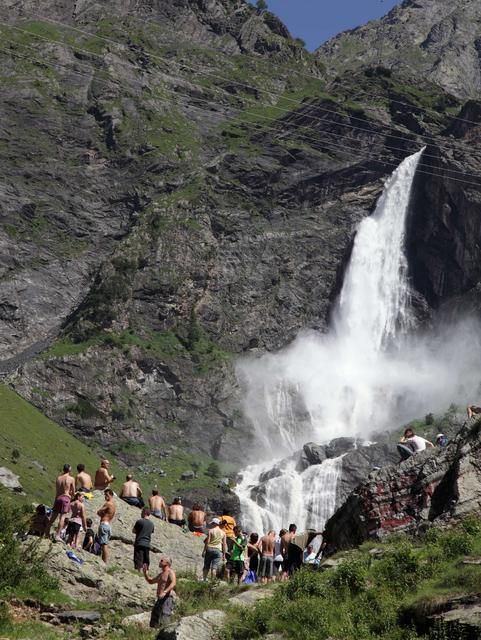 Cascate del Serio by night: tra gusto e tradizione. The Milan Showbiz Cascate del Serio by night: tra gusto e tradizione. The Milan Showbiz