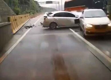 Corea, pullman travolge le auto: 4 morti