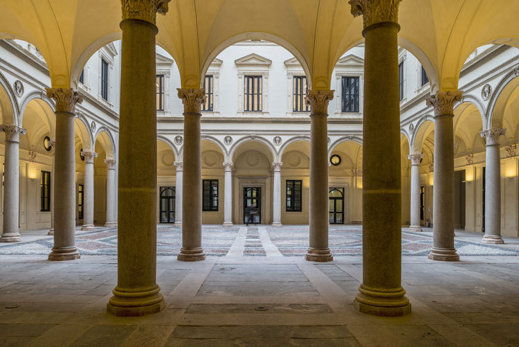 Palazzo Turati, meravigliosi affreschi in ogni salone Palazzo Turati, meravigliosi affreschi in ogni salone