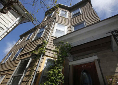 Roma, va in vacanza e due ragazzine nomadi assaltano la casa