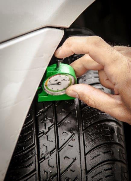Vacanze Sicure: sempre più automobilisti circolano con gomme lisce Vacanze Sicure: sempre più automobilisti circolano con gomme lisce