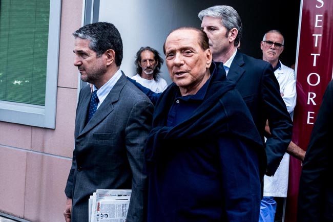 Milan, Berlusconi venderà il 100% ai cinesi a fine luglio. Ecco le cifre Milan, Berlusconi venderà il 100% ai cinesi a fine luglio. Ecco le cifre