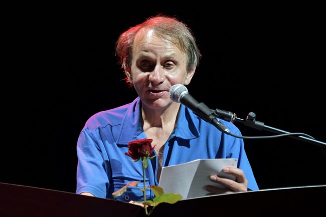 Milano, Michel Houllebecq legge brani del suo libro sulla vanità