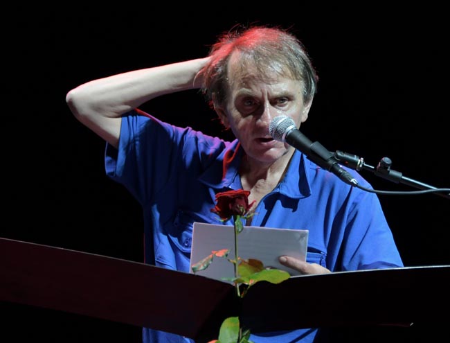 Milano, Michel Houllebecq legge brani del suo libro sulla vanità