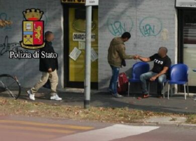 Migranti, arrestati 13 “scafisti di terra”