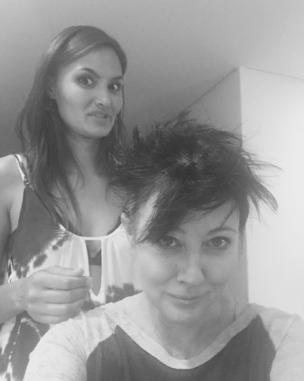 Shannen Doherty si rasa a zero: la lotta contro il cancro della Brenda Walsh