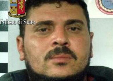 Dà fuoco alla moglie, poi chiama il 112: egiziano arrestato in flagranza