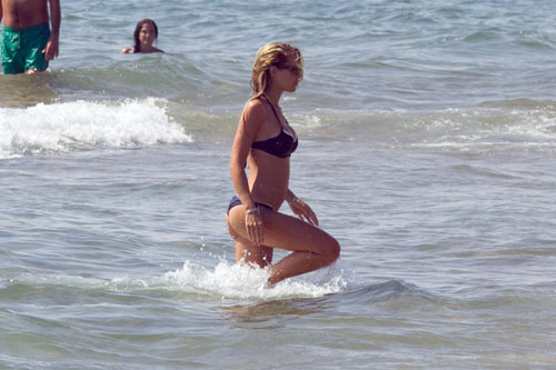Ilary Blasi si gode Isabel. Aspettando il Grande Fratello Vip. Totti provoca..