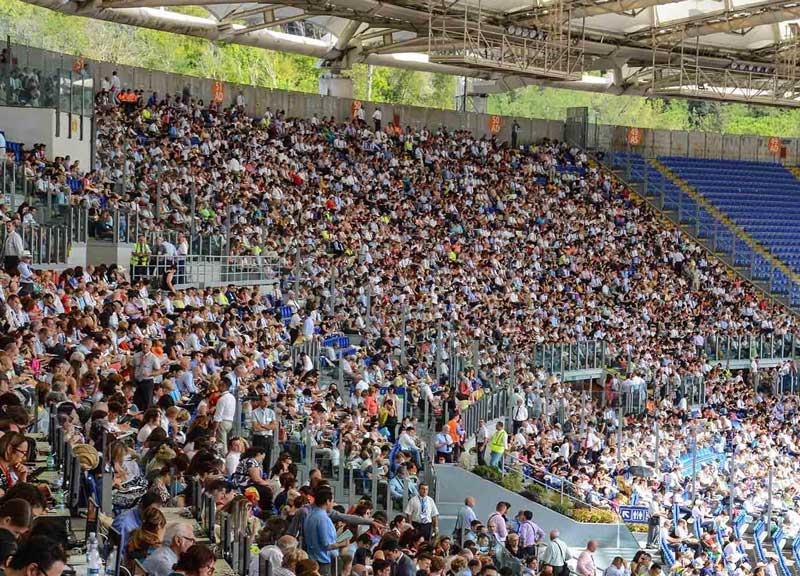 Olimpico esaurito per i testimoni di Geova. C’è la piscina battesimale Olimpico esaurito per i testimoni di Geova. C’è la piscina battesimale