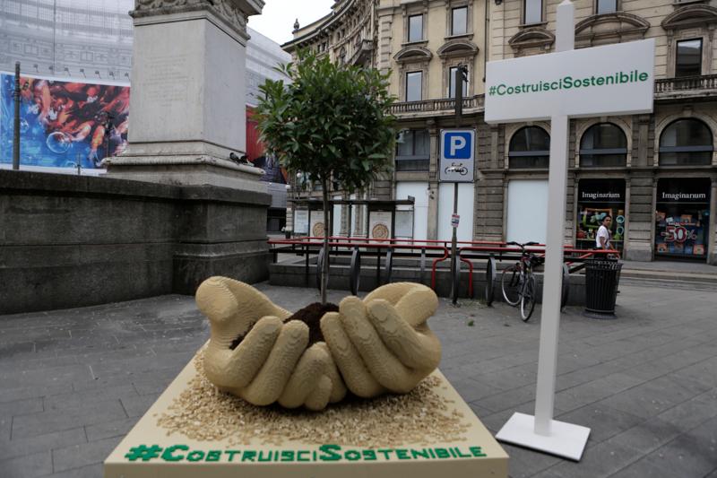 LEGO Build the Change 2016, una curiosa scultura fatta di mattoncini… Foto