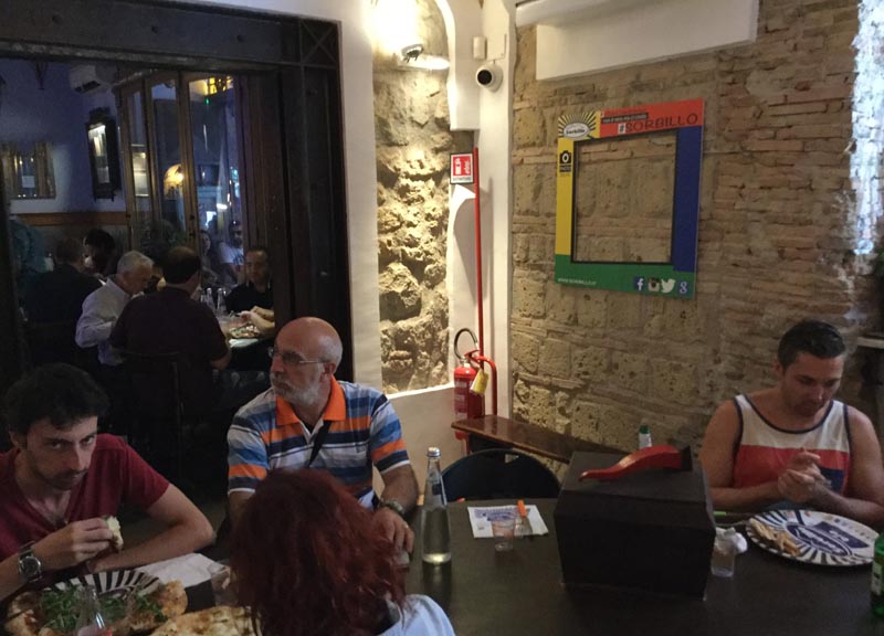 Il vero “Oro di Napoli”? La Pizza di Gino Sorbillo Il vero “Oro di Napoli”? La Pizza di Gino Sorbillo