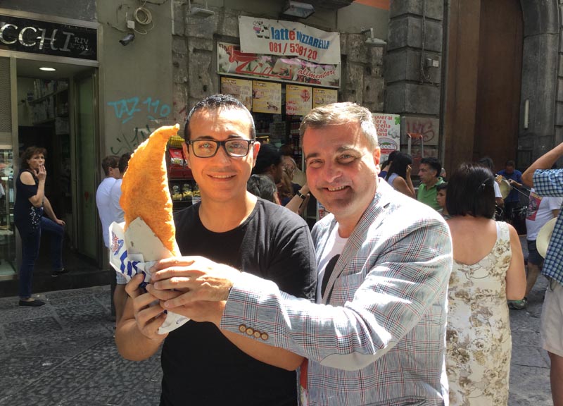 Il vero “Oro di Napoli”? La Pizza di Gino Sorbillo Il vero “Oro di Napoli”? La Pizza di Gino Sorbillo