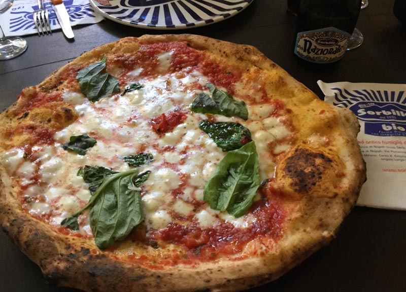 Il vero “Oro di Napoli”? La Pizza di Gino Sorbillo Il vero “Oro di Napoli”? La Pizza di Gino Sorbillo